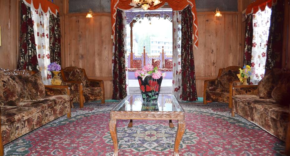 New Mandalay Houseboat, Srinagar 3